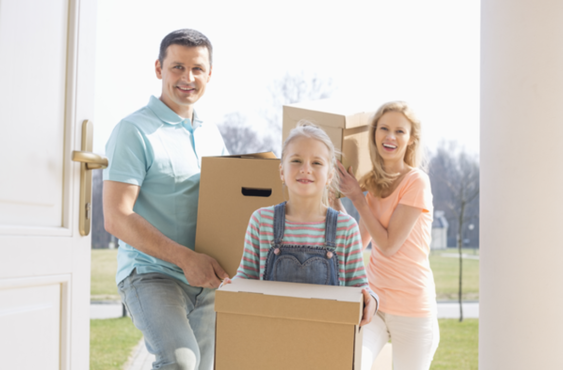 familie flytter inn i ny bolig etter en lang flytteprosess